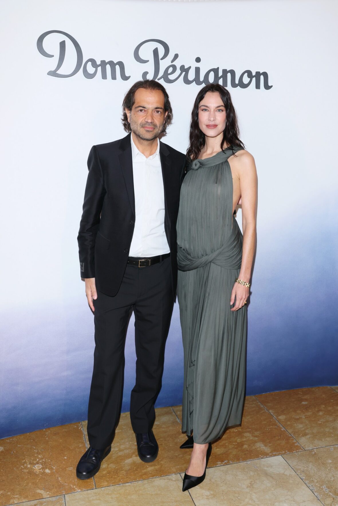 Celebridades participam de evento Dom Perignon