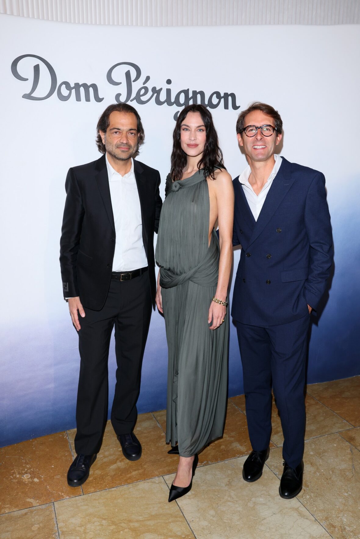 Celebridades participam de evento Dom Perignon
