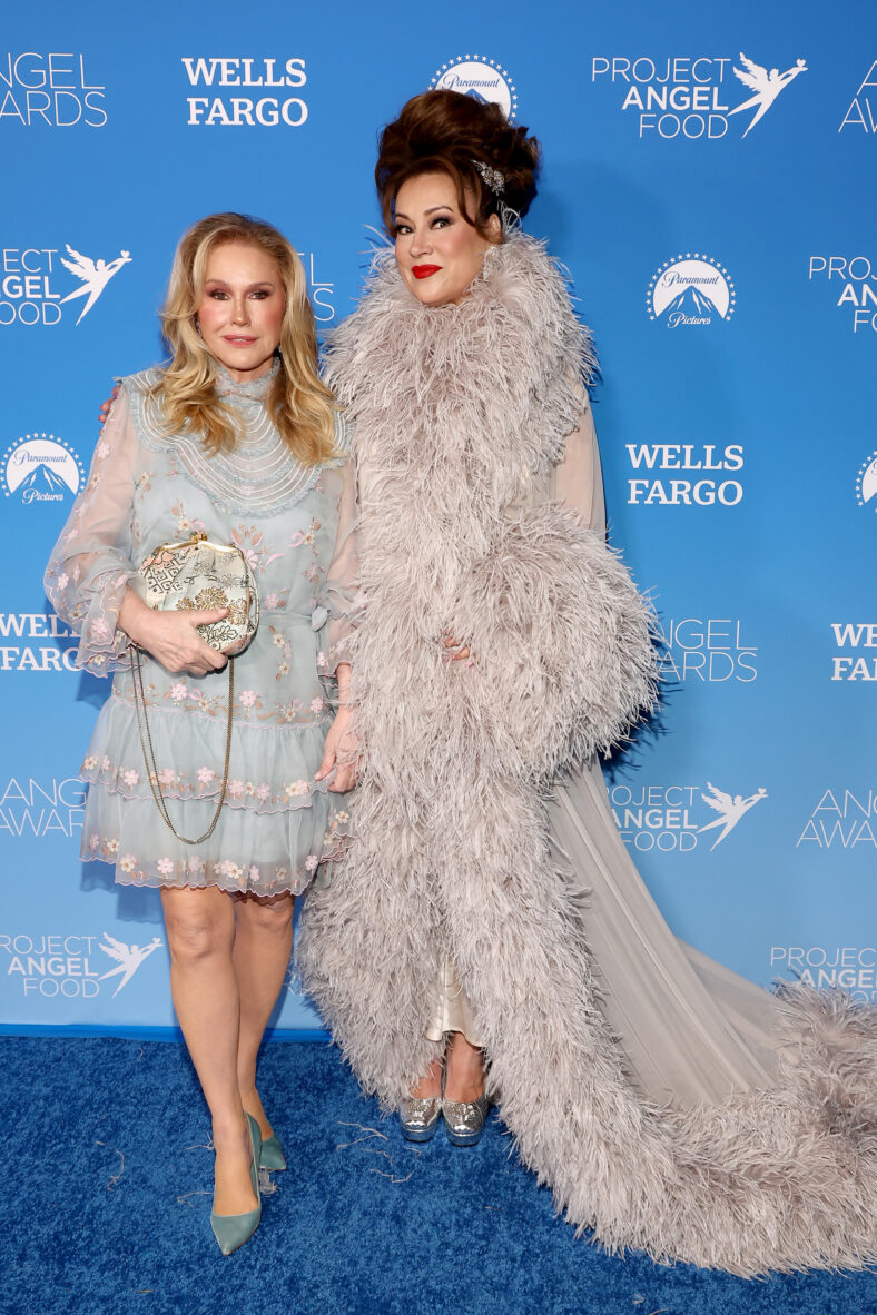 Kathy Hilton e Jennifer Tilly participam do Angel Awards do Project Angel Food