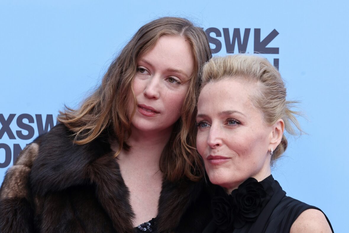 Hannah Einbinder e Gillian Anderson participam do