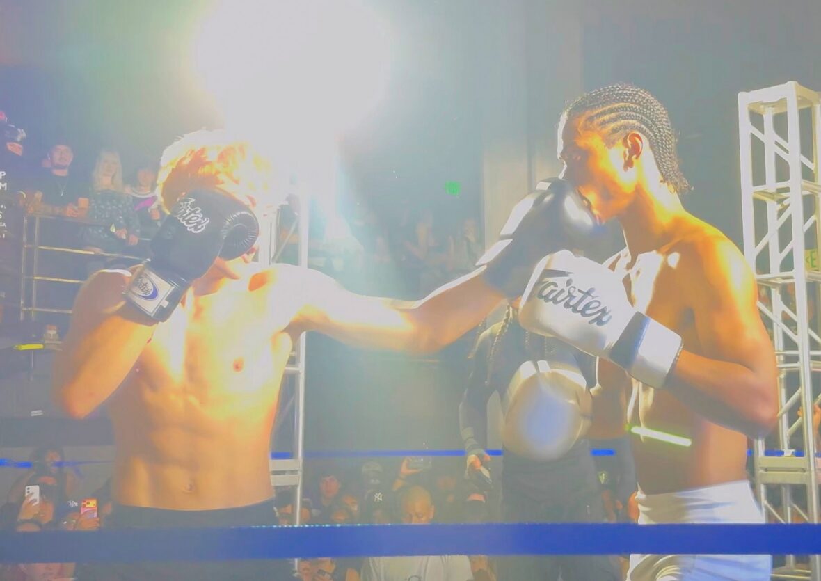 Knox Jolie Pitt em uma luta de Muay Thai
