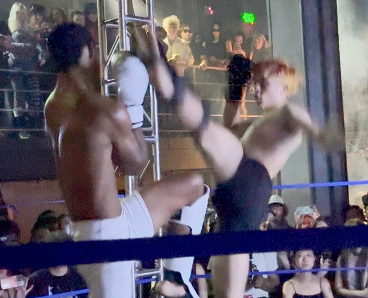 Knox Jolie Pitt em uma luta de Muay Thai