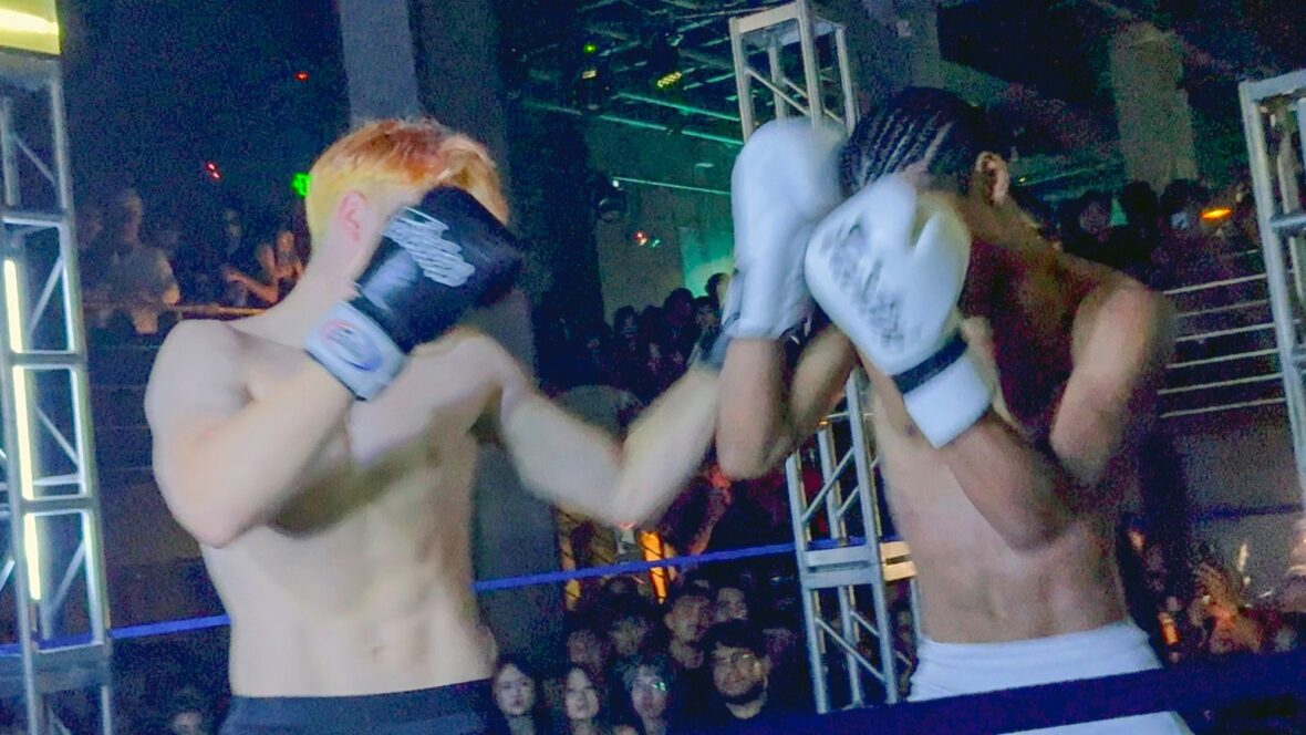 Knox Jolie Pitt em uma luta de Muay Thai