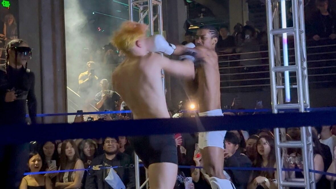 Knox Jolie Pitt em uma luta de Muay Thai