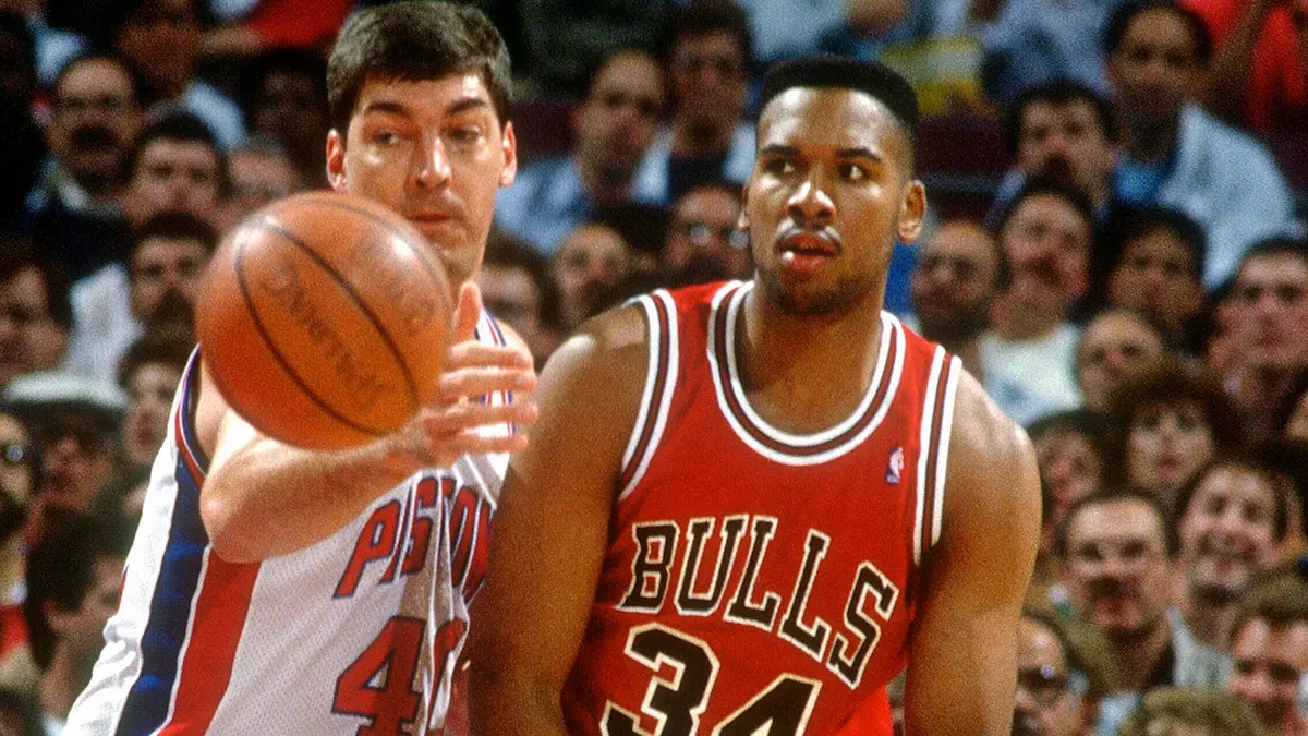 Stacey King of the Chicago Bulls guarding Bill Laimbeer of the Detroit Pistons during a basketball game