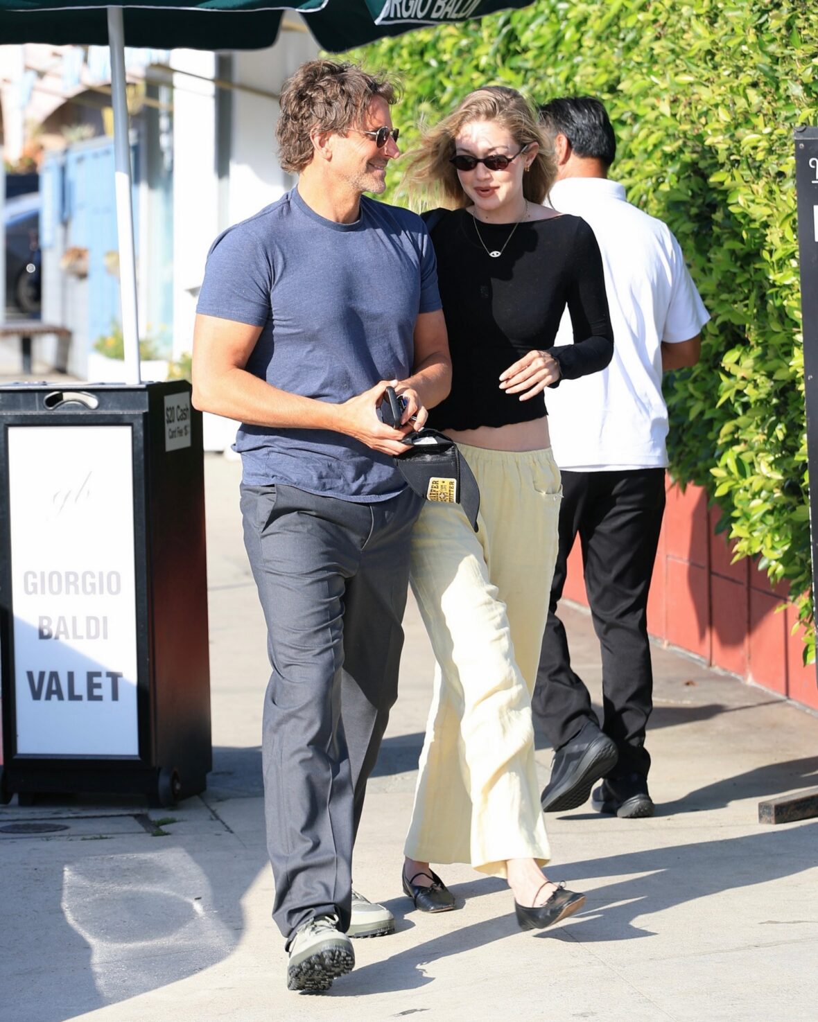 Bradley Cooper e Gigi Hadid namoram fotos noturnas