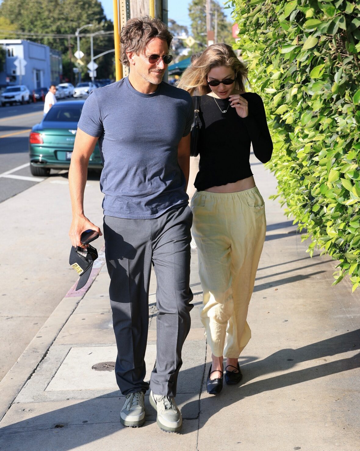 Bradley Cooper e Gigi Hadid namoram fotos noturnas