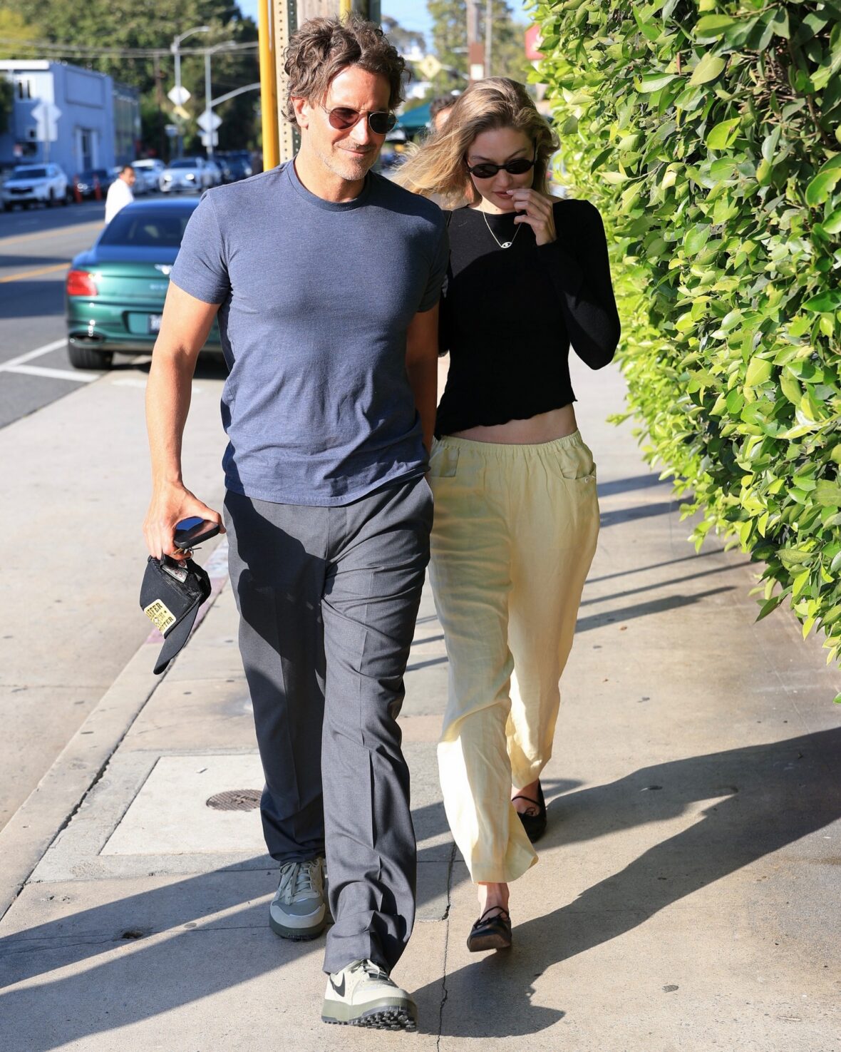 Bradley Cooper e Gigi Hadid namoram fotos noturnas