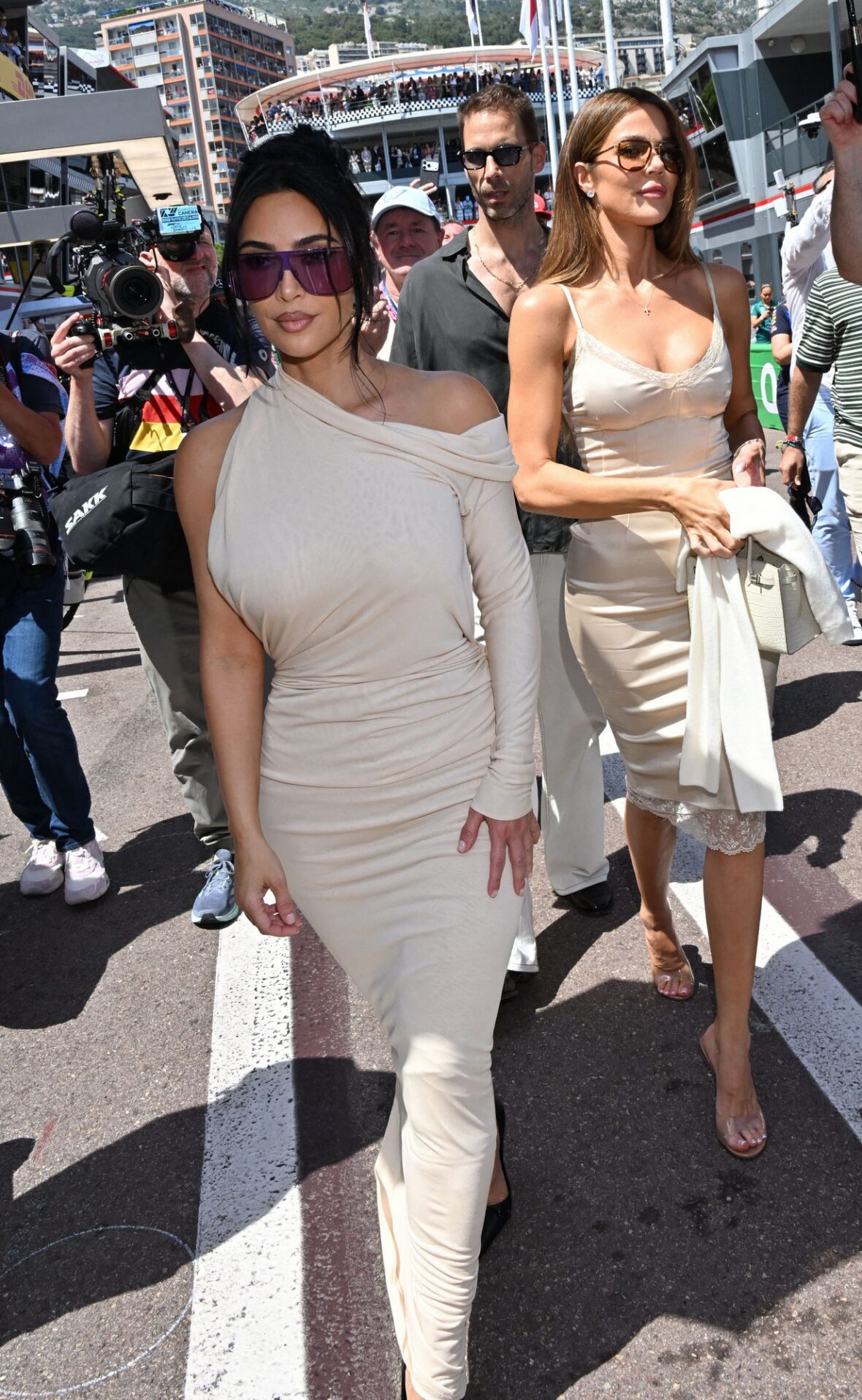 Kim Kardashian e Khloe Kardashian participam do Grande Prêmio de Mônaco de F1 2026