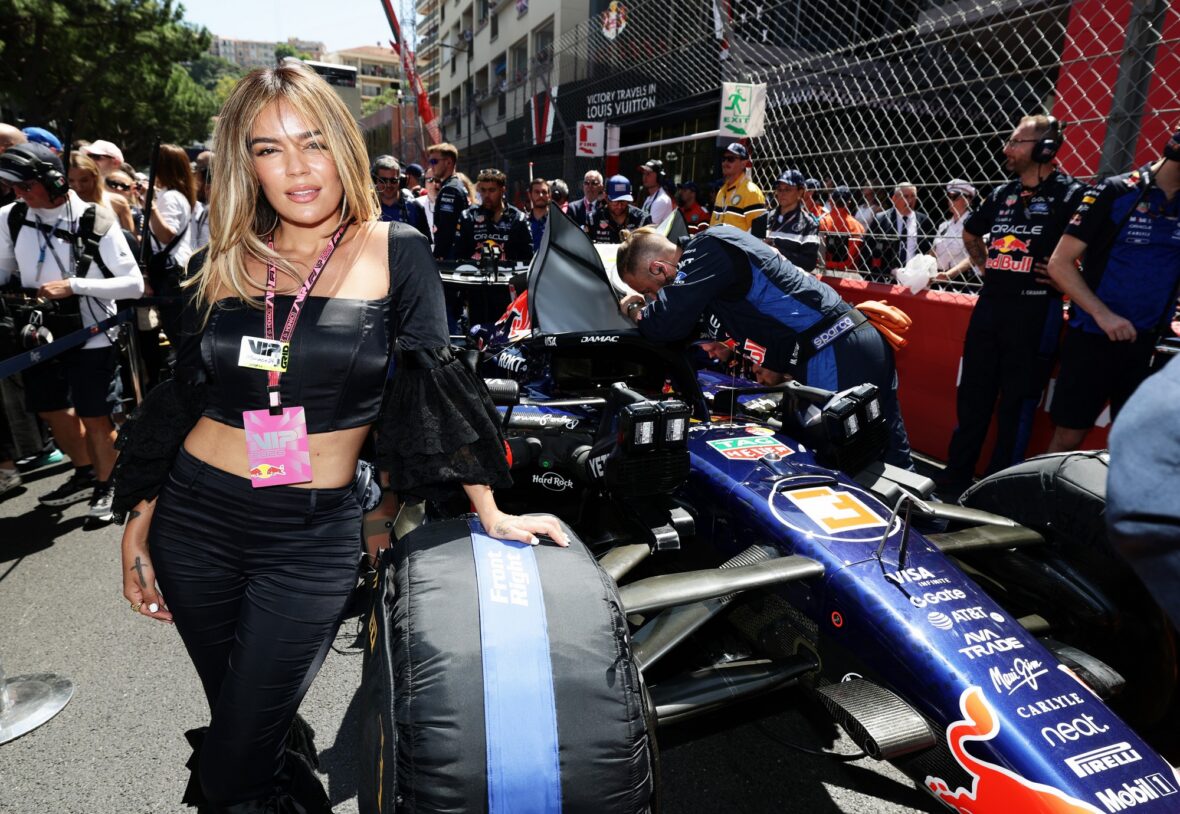 Karol G participa do Grande Prêmio de F1 de Mônaco