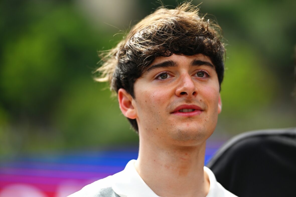Noah Schnapp participa do Grande Prêmio de F1 de Mônaco