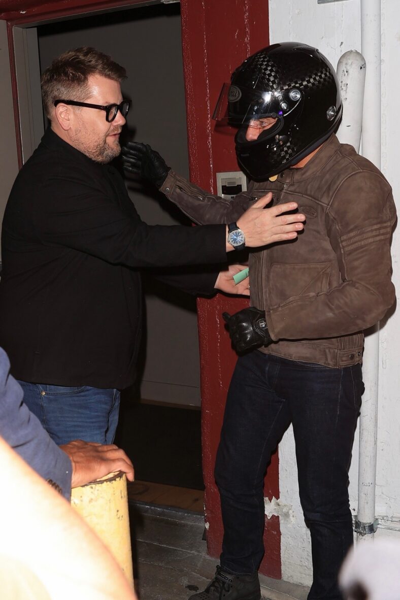 Fotos de James Corden e Tom Cruise