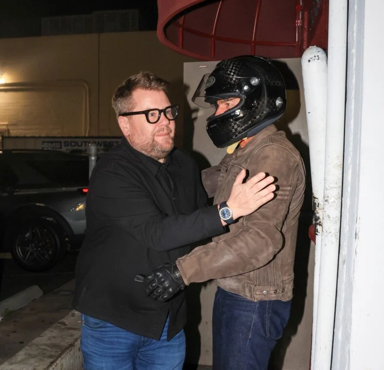Fotos de James Corden e Tom Cruise