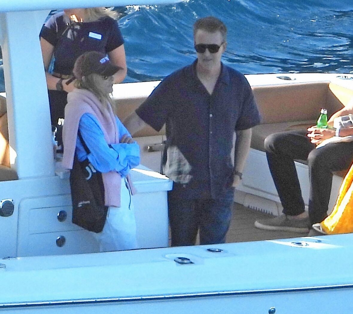 Olivia Wilde e Edward Norton em barco para Portofino