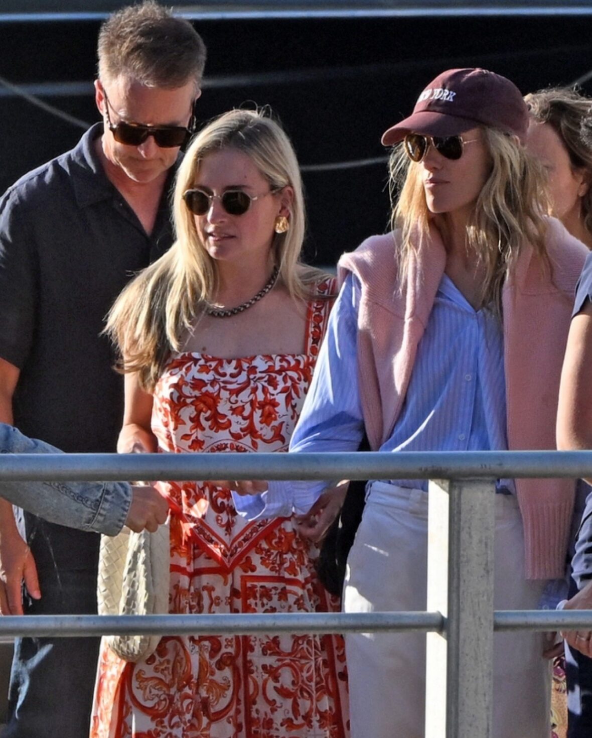 Olivia Wilde, Olivia Hamilton e Edward Norton em barco para Portofino