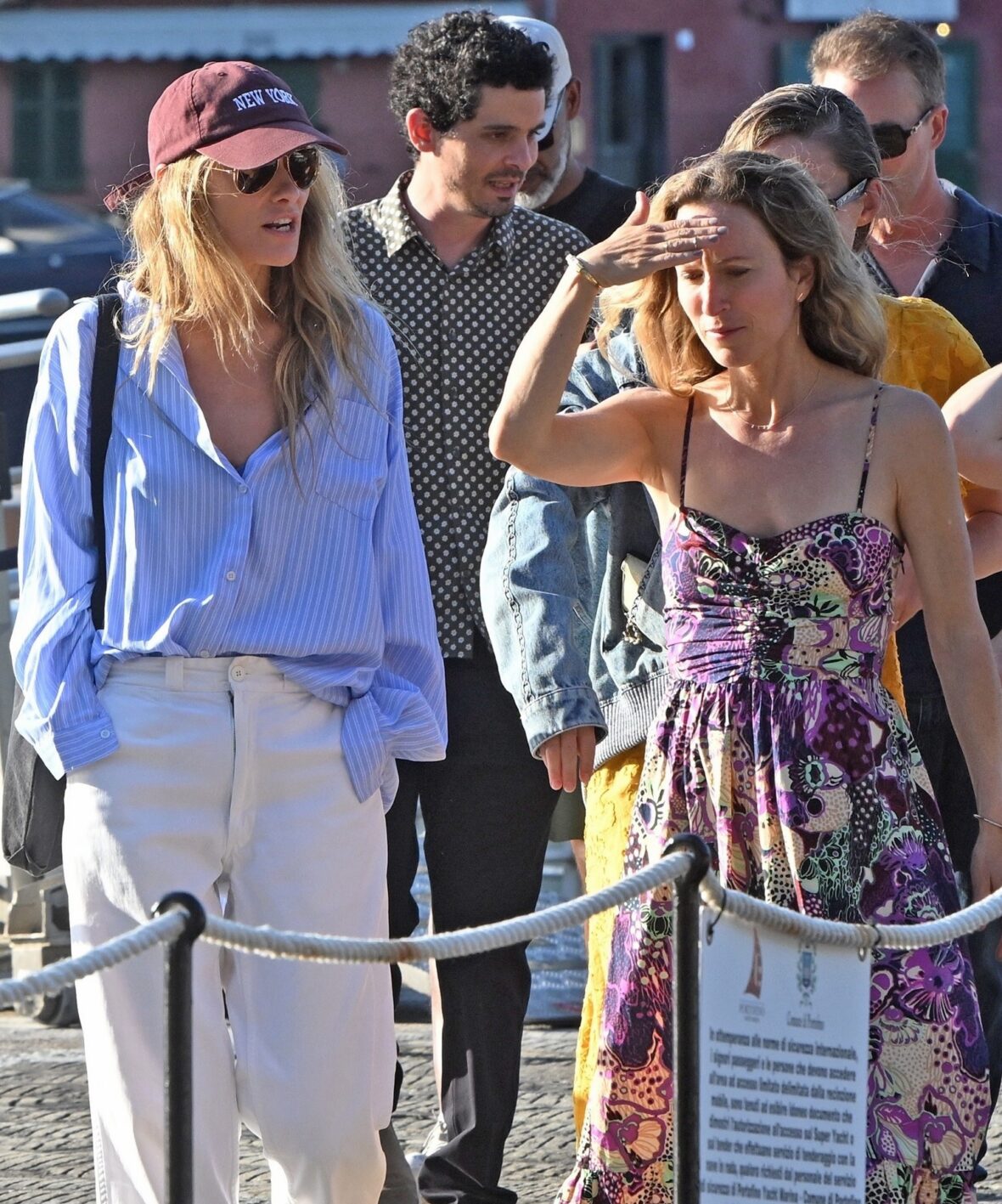 Olivia Wilde, Olivia Hamilton e Edward Norton no convés do barco