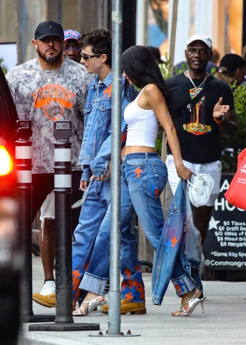Kylie Jenner e Timothee Chalamet vão para o jogo 4