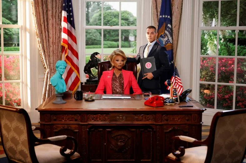 RuPaul e Matt Rogers em Stop That Train ainda