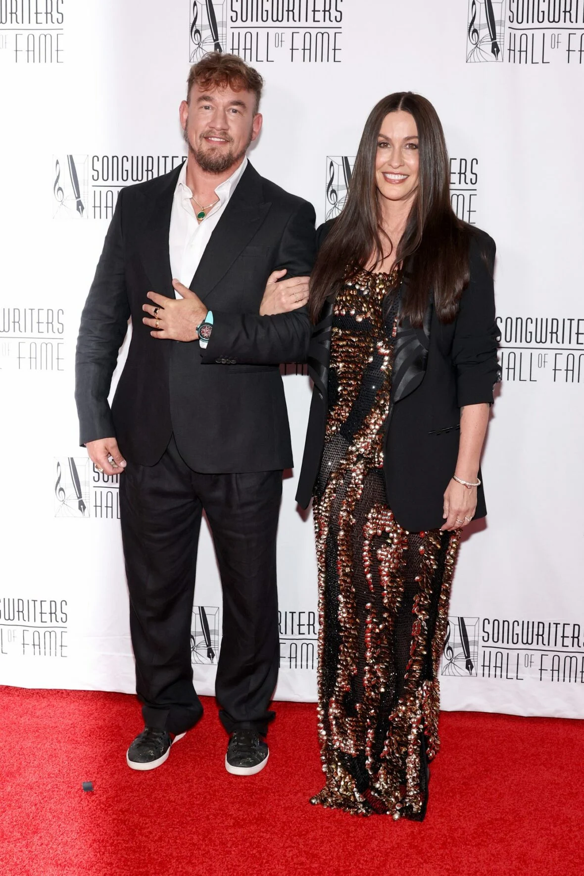 Souleye e Alanis Morissette na gala de indução e premiação do Songwriters Hall of Fame de 2026