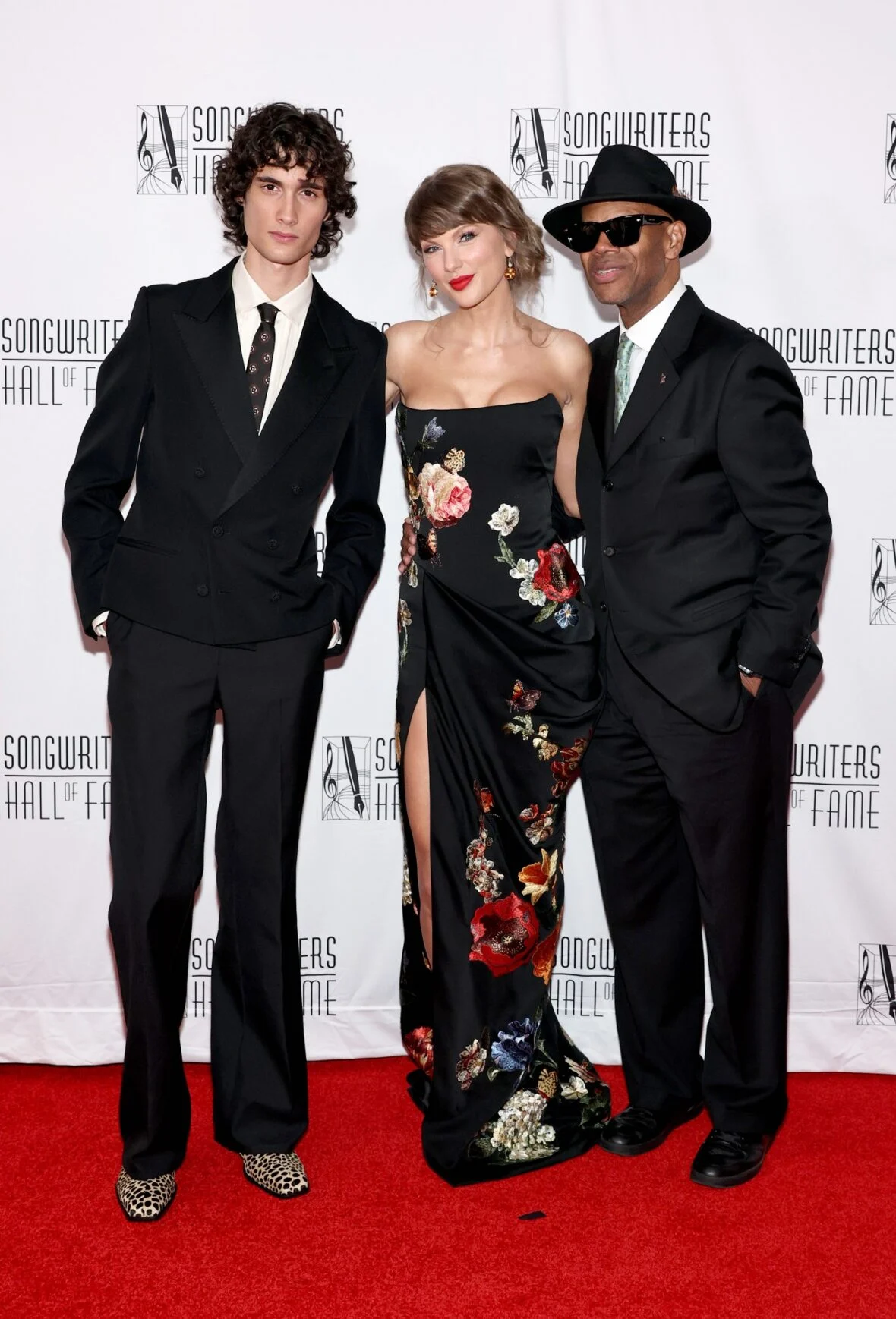 Sombr, Taylor Swift e Jimmy Jam na gala de indução e premiação do Songwriters Hall of Fame de 2026