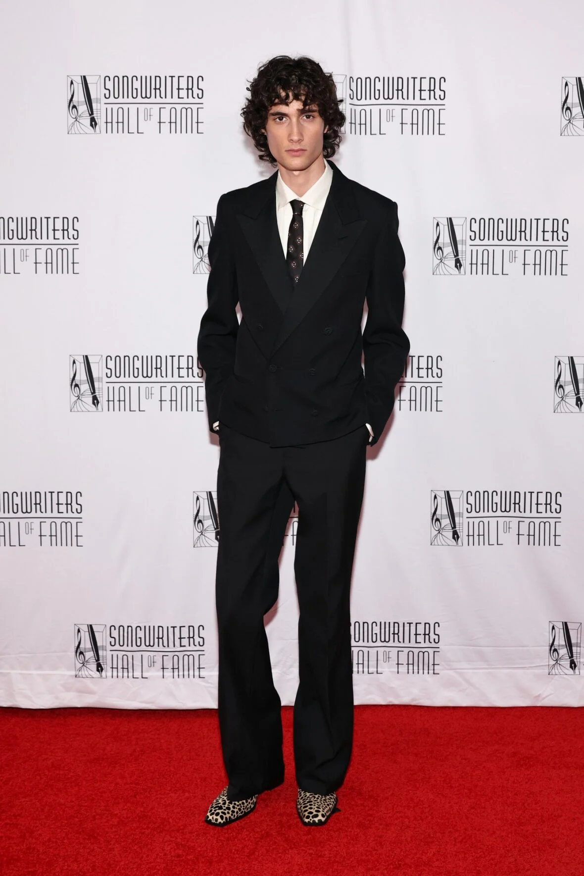 Sombr na gala de indução e premiação do Songwriters Hall of Fame de 2026