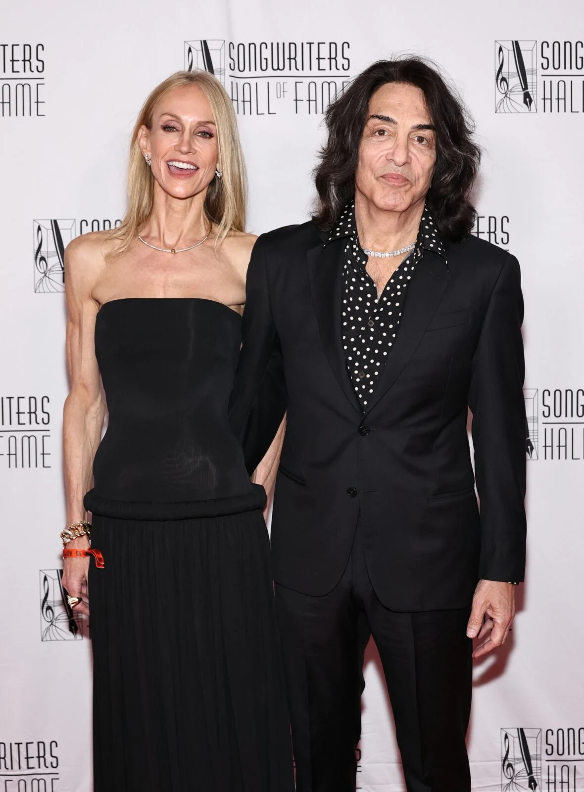 Erin Sutton e Paul Stanley na gala de indução e premiação do Songwriters Hall of Fame de 2026