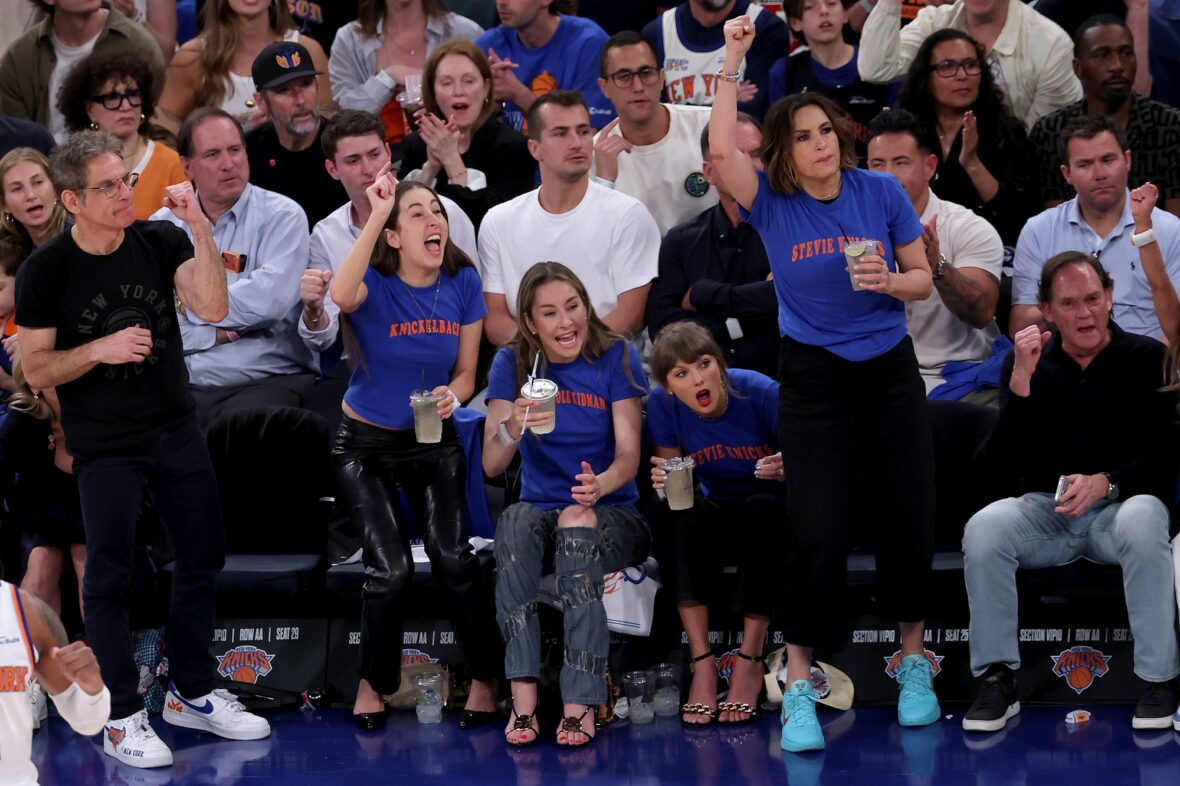 Este e Alana Haim, Taylor Swift e Mariska Hargitay no jogo dos Knicks