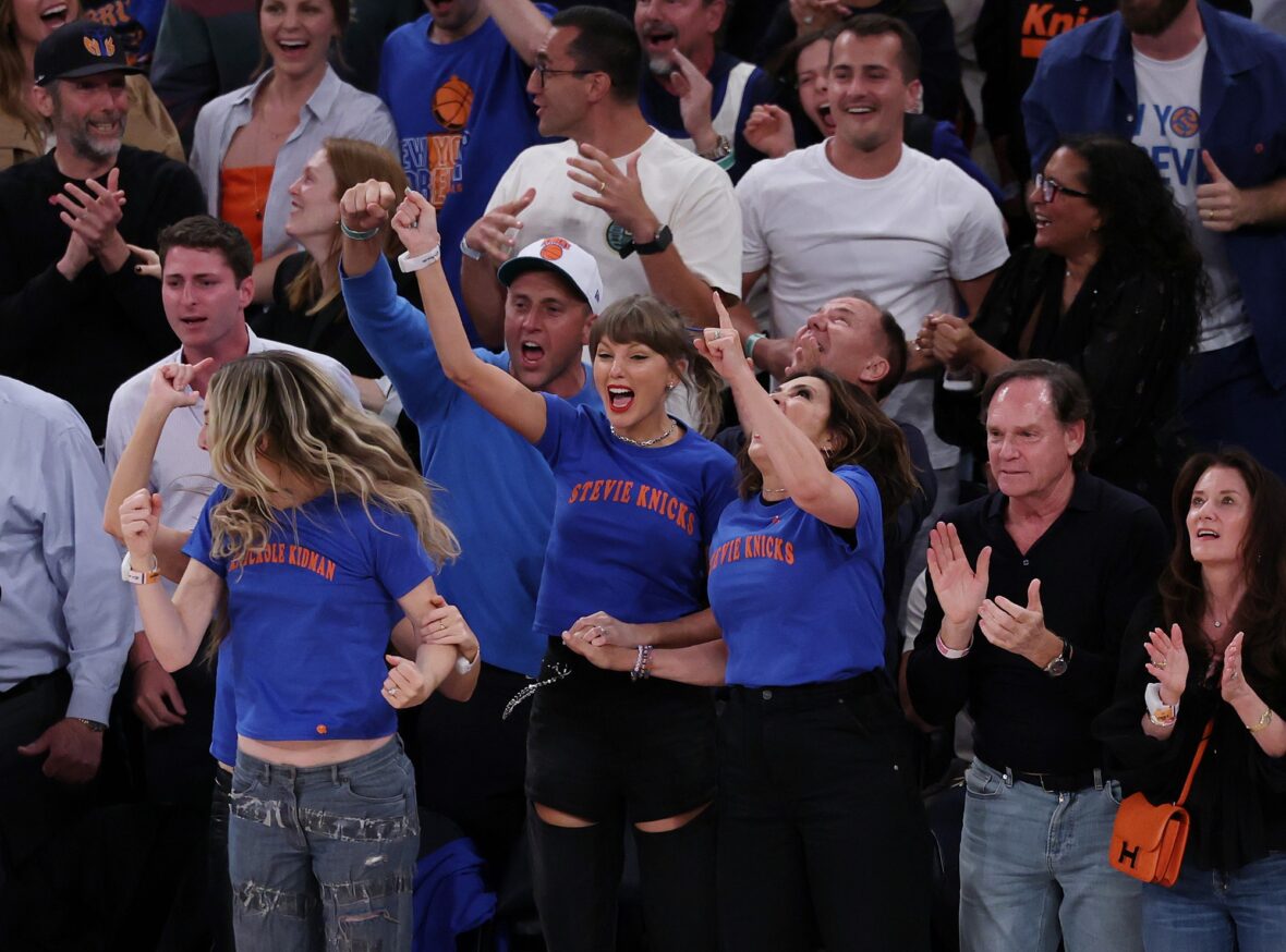 Este e Alana Haim, Taylor Swift e Mariska Hargitay no jogo dos Knicks