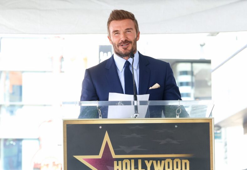 David Beckham discursa em sua cerimônia na calçada da fama