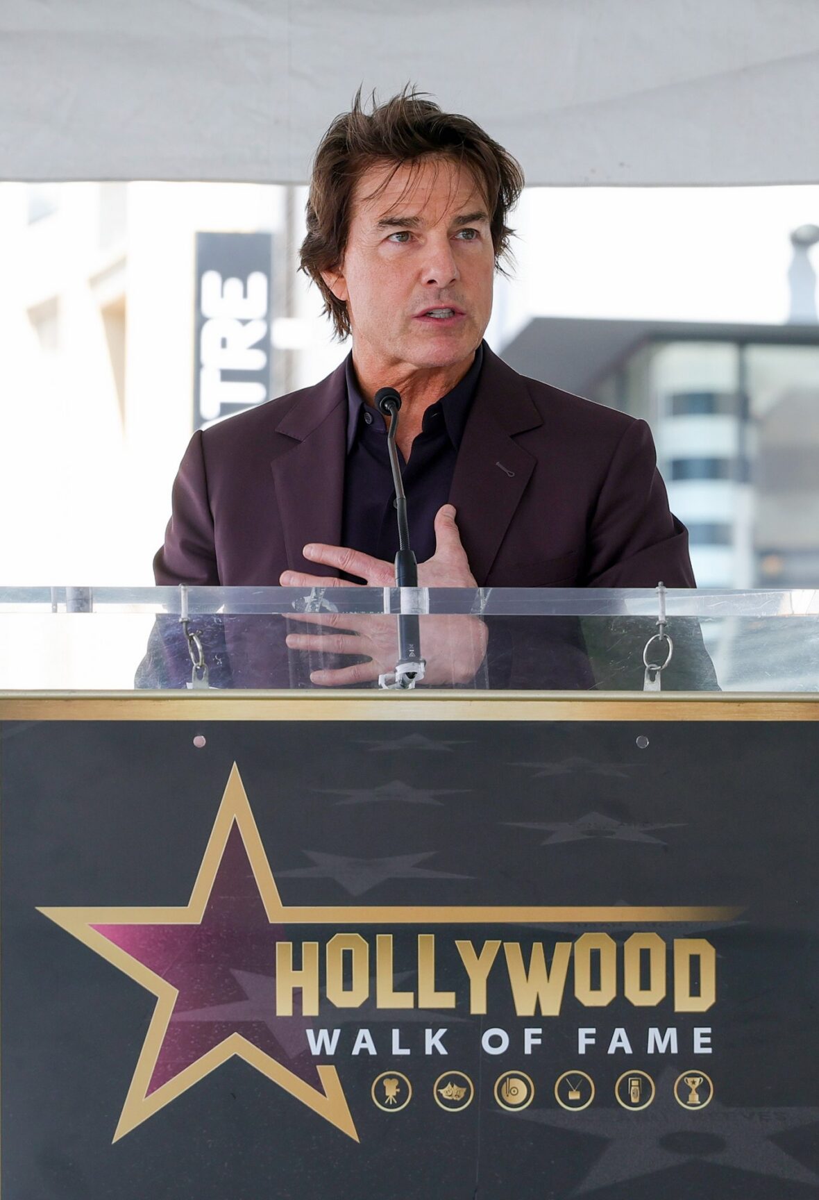 Tom Cruise discursa na cerimônia de estrela de David Beckham