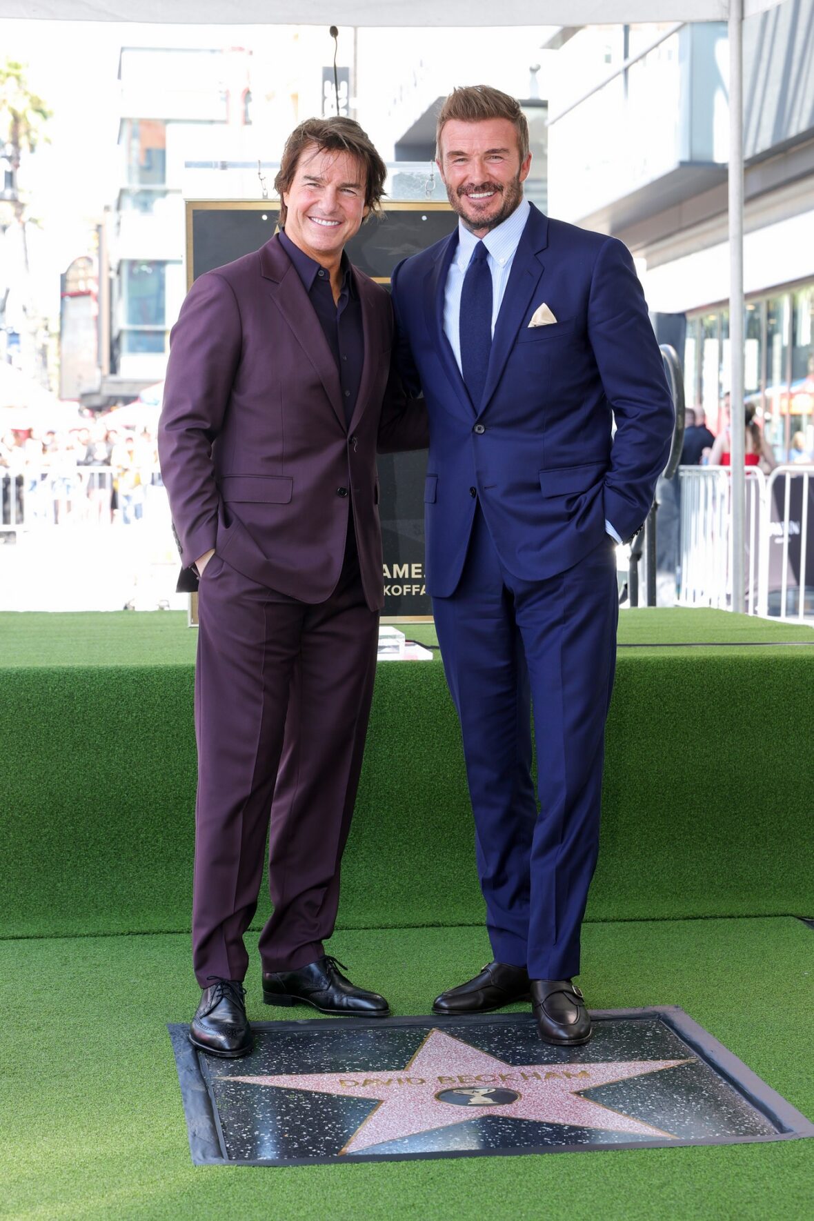 David Beckham posa com Tom Cruise em sua cerimônia de estrela na Calçada da Fama