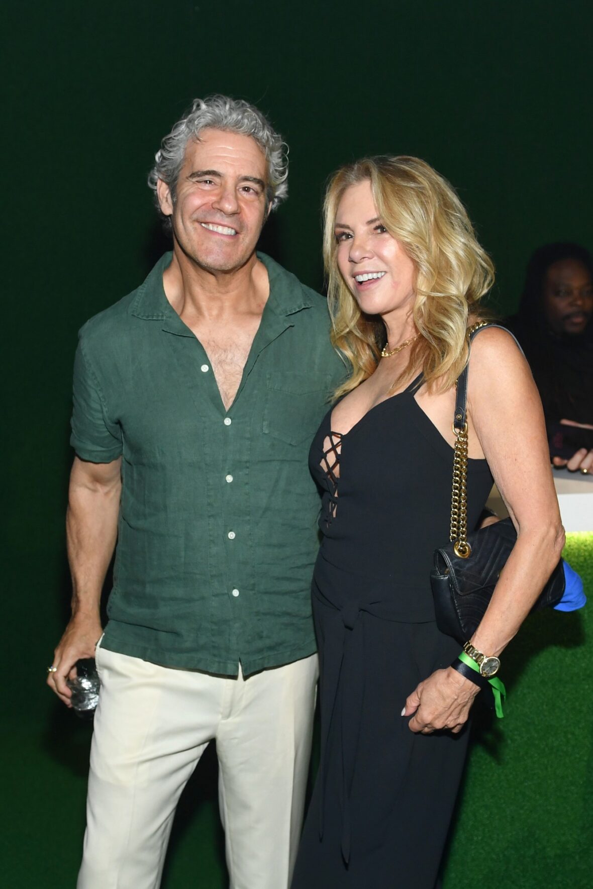 Andy Cohen e Ramona Singer participam da The One Party by Uber