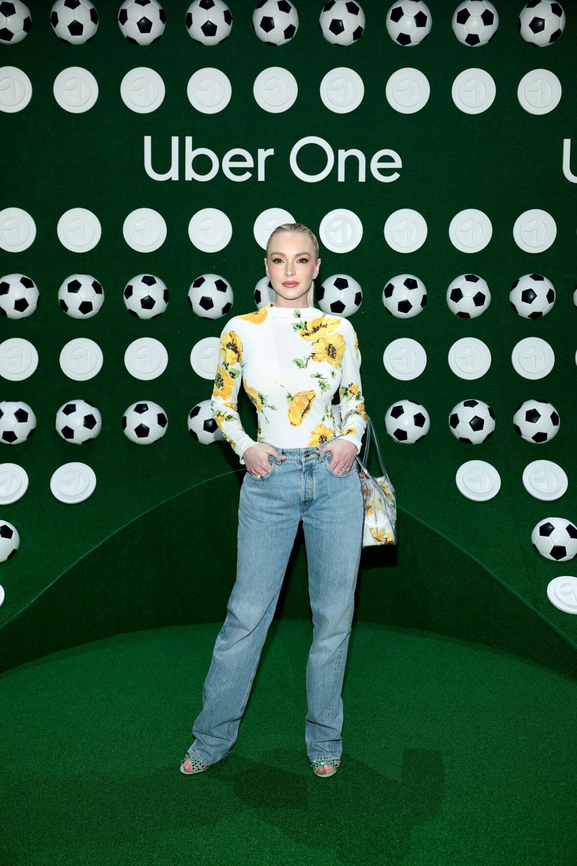 Lindsay Lohan participa da The One Party de Uber