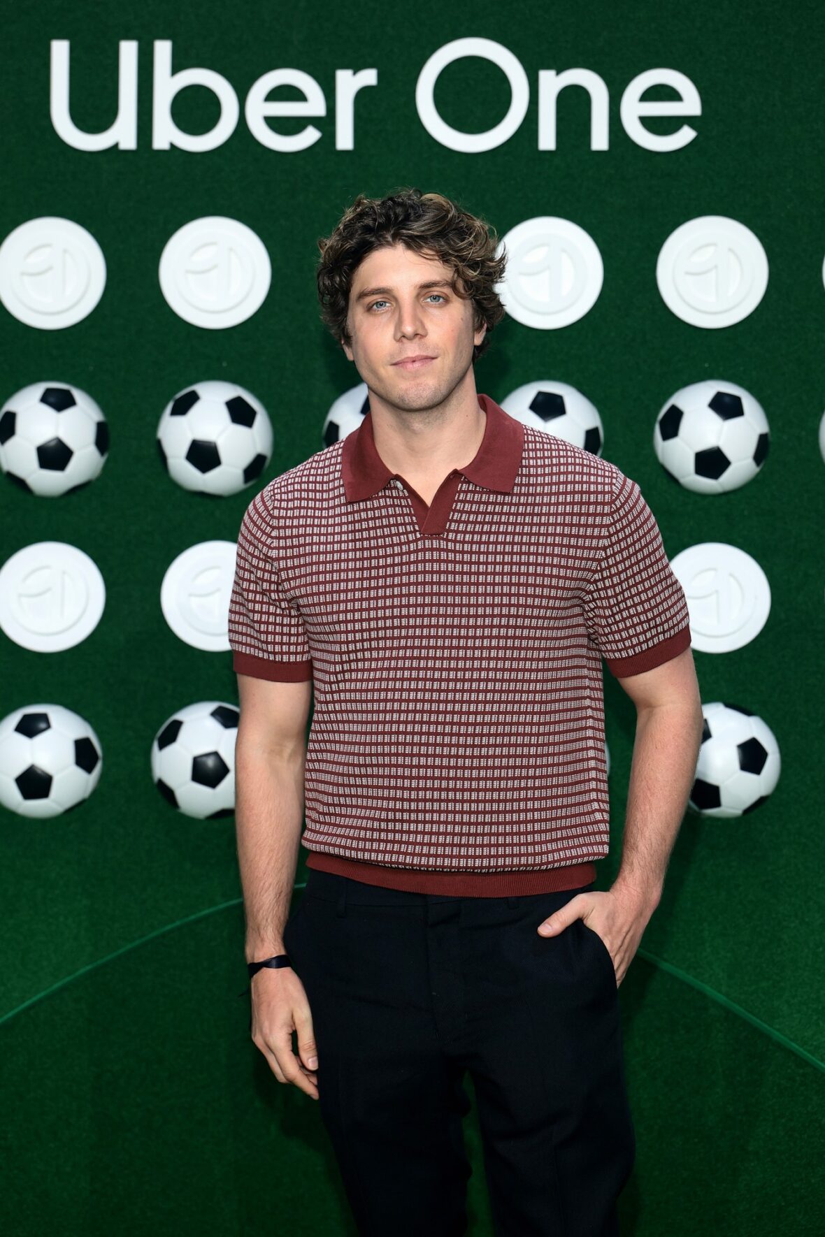 Lukas Gage participa da The One Party de Uber