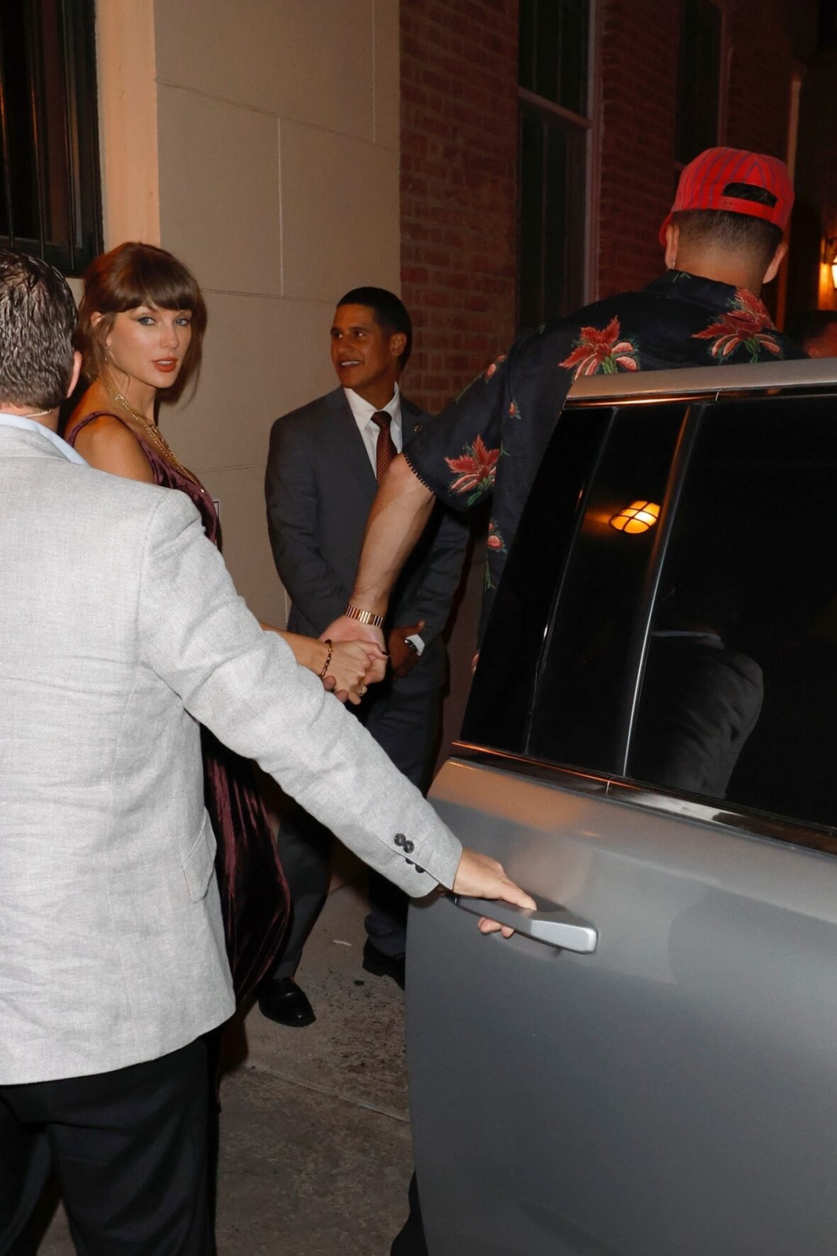Taylor Swift e Travis Kelce saem de jantar em Nova York