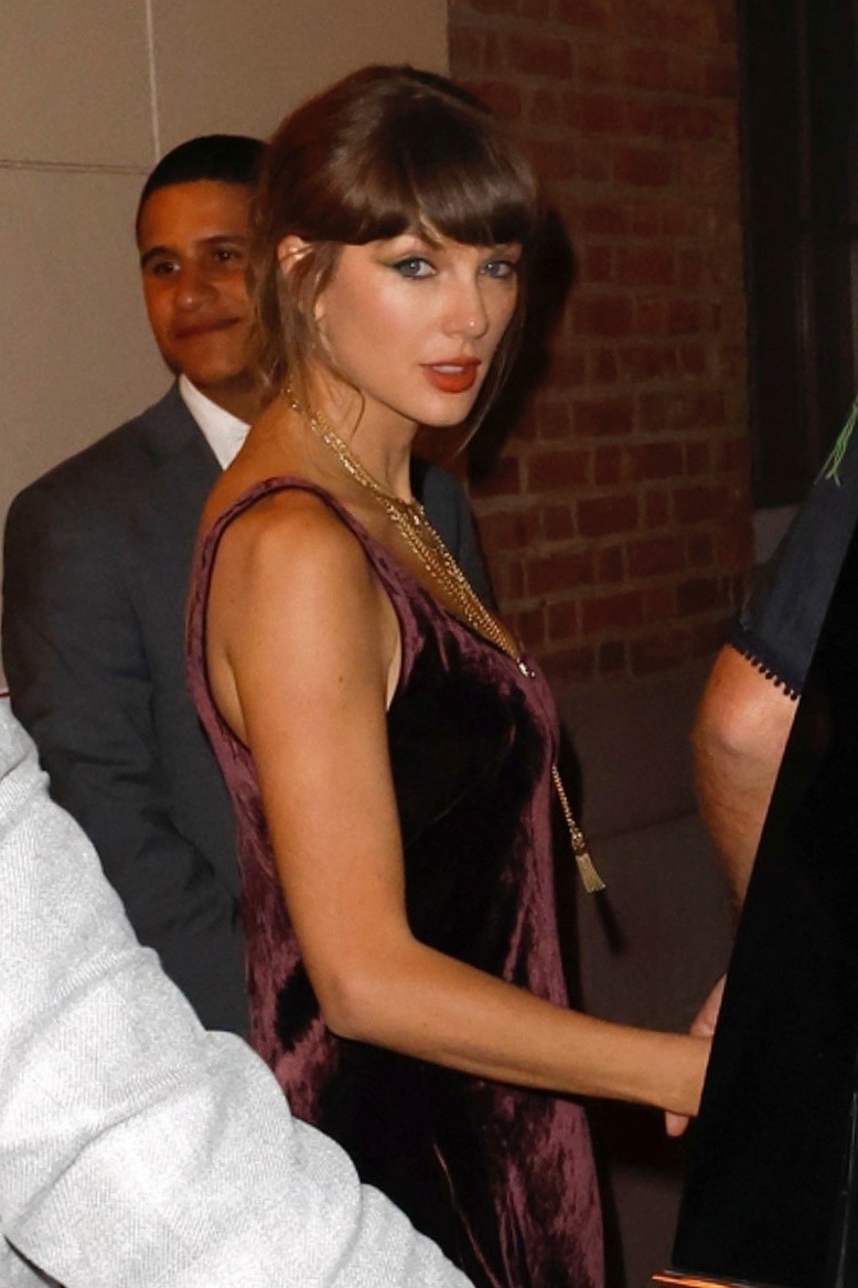 Taylor Swift sai de jantar em Nova York