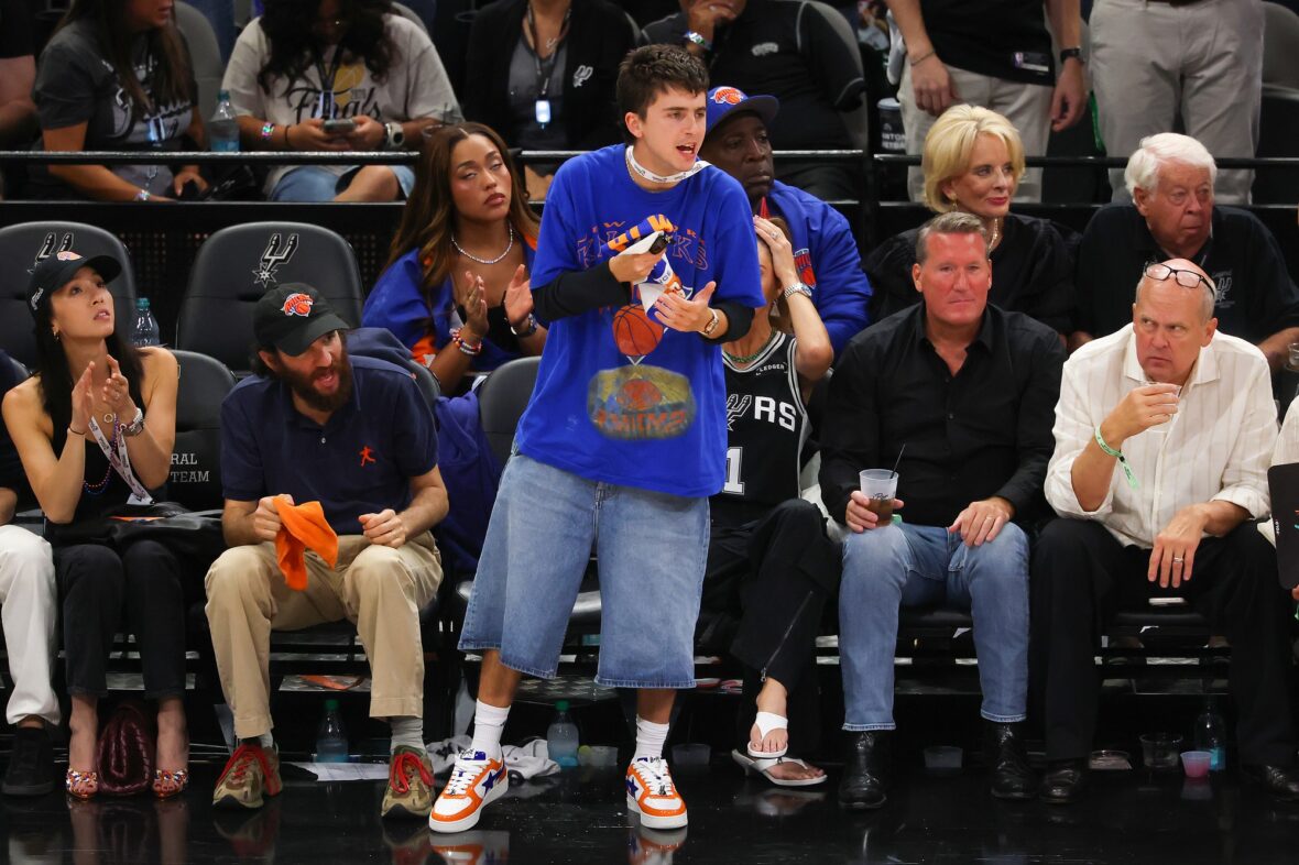 Timothee Chalamet no quinto jogo das finais da NBA