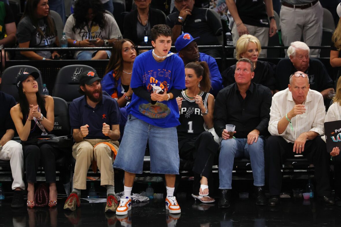 Timothee Chalamet no quinto jogo das finais da NBA