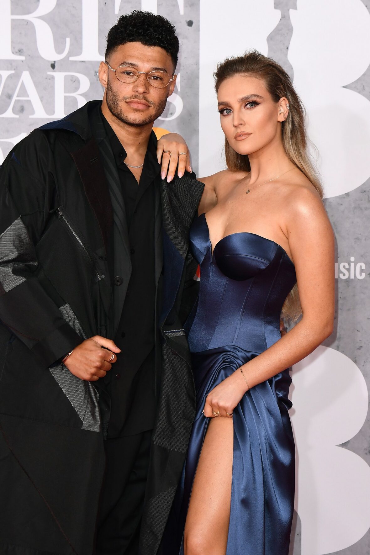 Perrie Edwards e Alex Oxlade-Chamberlain se casam
