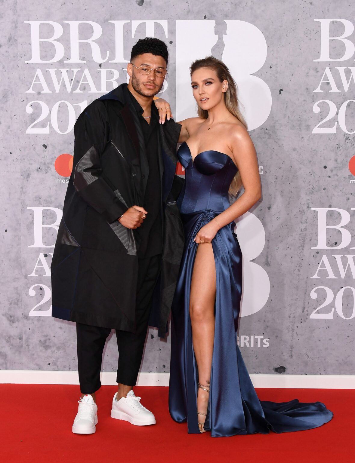 Perrie Edwards e Alex Oxlade-Chamberlain se casam
