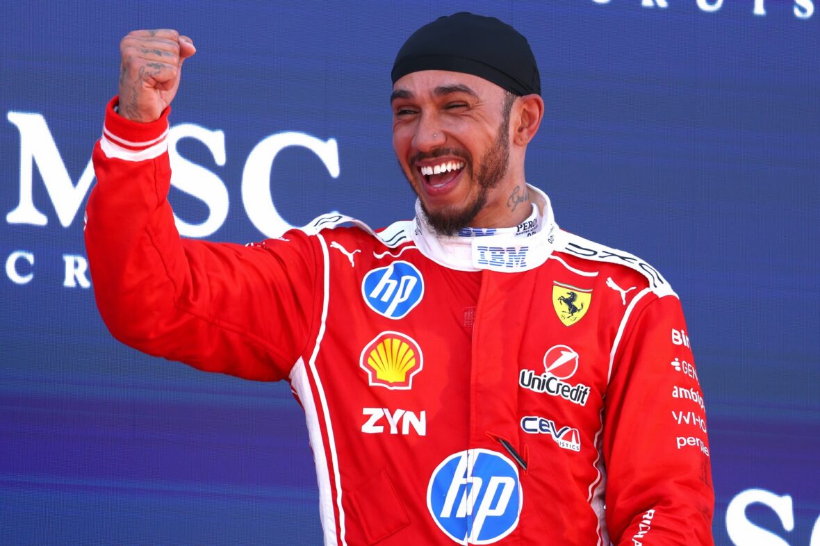 Lewis Hamilton comemora vitória no Grande Prêmio Barcelona-Catalunha