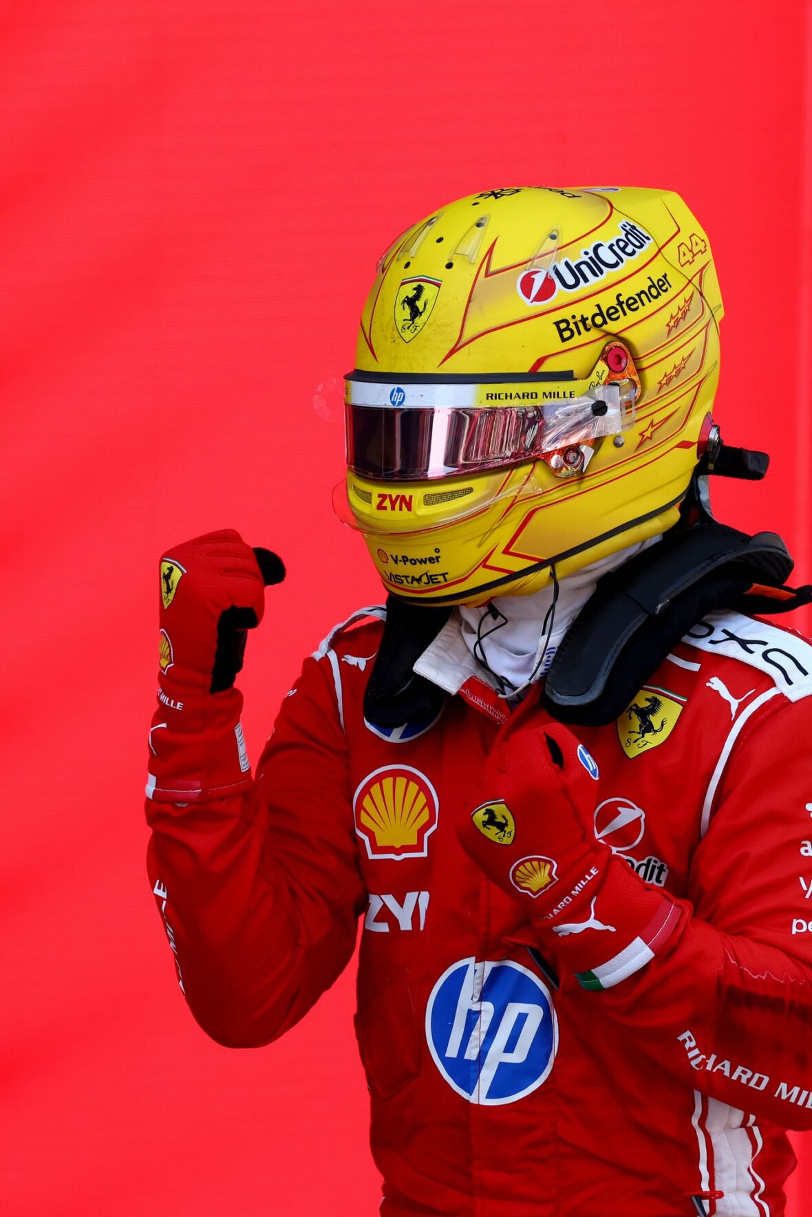 Lewis Hamilton comemora vitória no Grande Prêmio Barcelona-Catalunha
