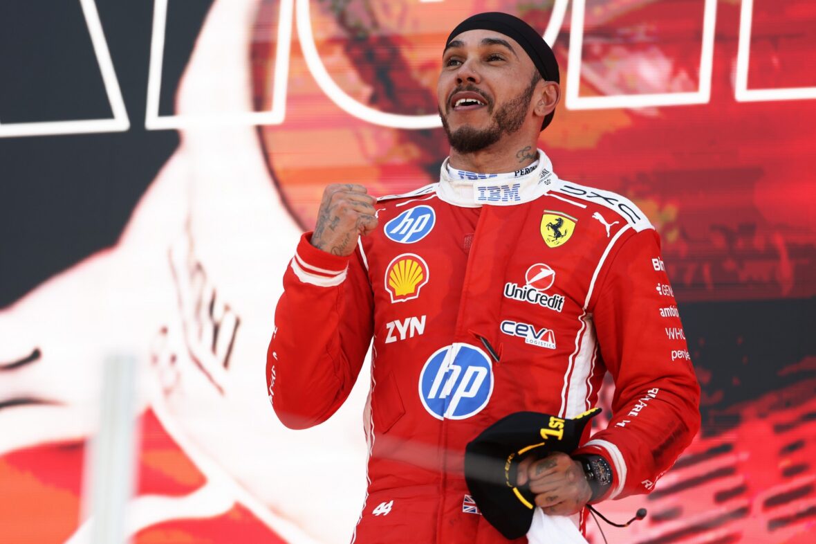 Lewis Hamilton comemora vitória no Grande Prêmio Barcelona-Catalunha