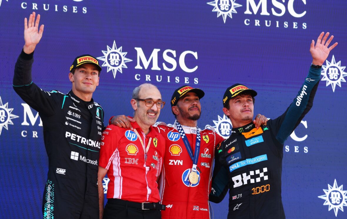 Lewis Hamilton comemora vitória no Grande Prêmio Barcelona-Catalunha