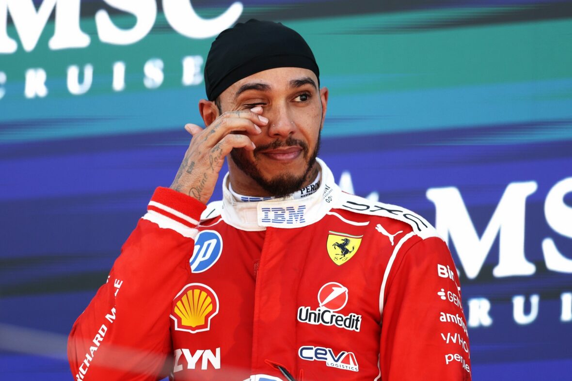 Lewis Hamilton comemora vitória no Grande Prêmio Barcelona-Catalunha