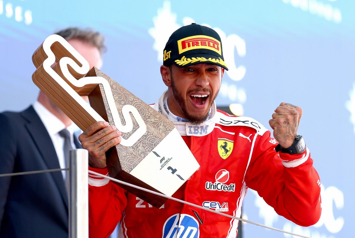 Lewis Hamilton comemora vitória no Grande Prêmio Barcelona-Catalunha