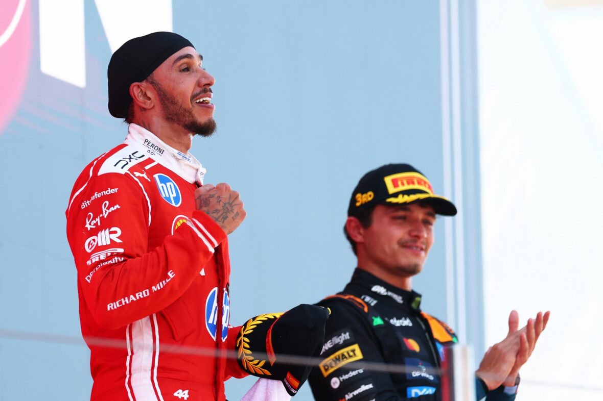 Lewis Hamilton comemora vitória no Grande Prêmio Barcelona-Catalunha