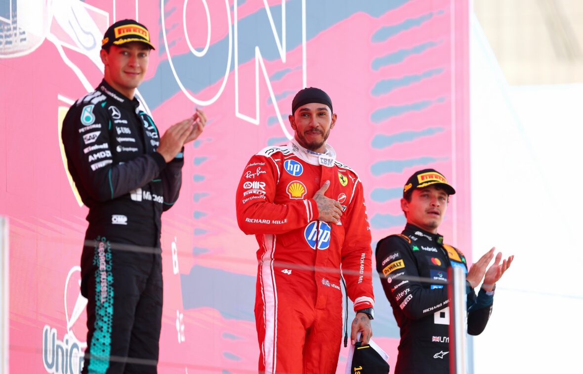 Lewis Hamilton comemora vitória no Grande Prêmio Barcelona-Catalunha