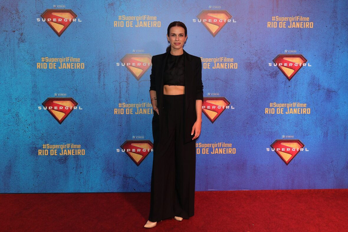 Ana Nogueira assiste à estreia brasileira de Supergirl