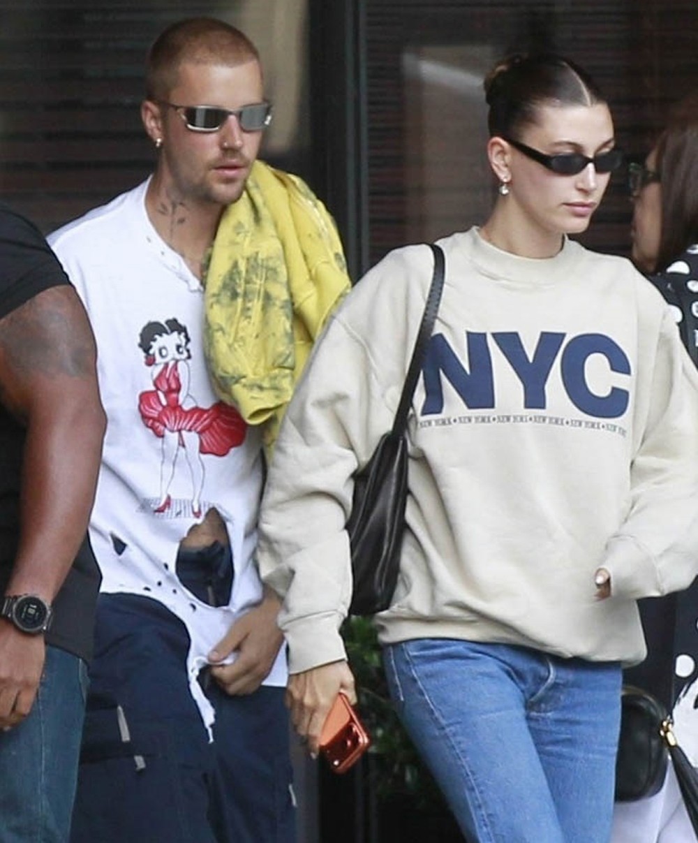 Justin e Hailey Bieber em almoço em Los Angeles